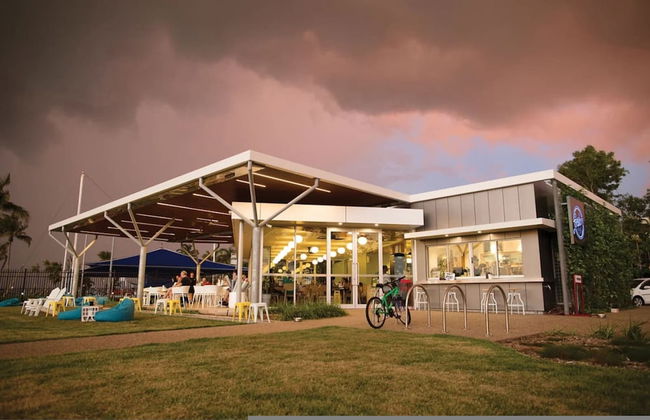 Yanti at Nightcliff Foreshore Pool Shops Cafe - Foto 32