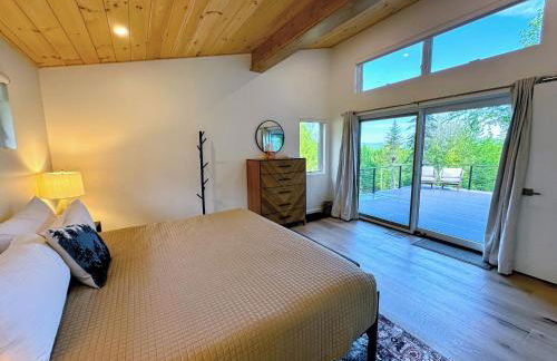 1B Contemporary cabin in magnificent setting, luxury and comfort, hot tub, AC! - Foto 47