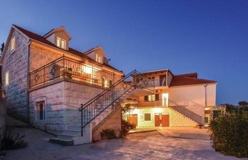 10 Bedroom Beautiful Home In Kucice - Foto 2