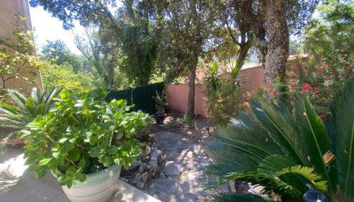 Maison de vacances vue sur les vignes, piscine, trampoline, ping pong et pétanque - Foto 5, Garden