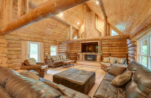 Secluded Greenville Cabin Walk to Moosehead Lake! - Foto 2