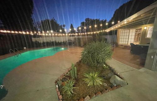 Granada Hills Private Unique Pool Luxury 4BR Family Retreat - Patio, Outdoor Dining, BBQ Grill, & Free Parking - Foto 51