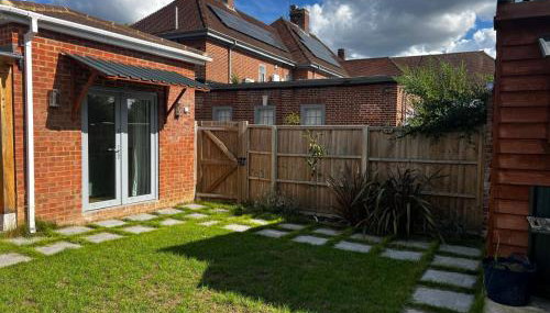 The Cherry Hill Studio - Kitchenette, bathroom, parking and lovely garden - Foto 1