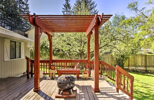 Quiet Lakefront Olympia Home with Dock on Half Acre - Foto 26