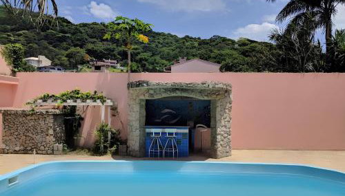 Casa com Piscina em Cabeçudas , 80 metros da Praia - Foto 2