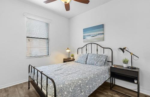 Enchanting 3 Bedroom Home Waterfront Pool and Spa - Foto 12