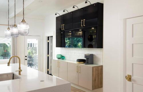 Luxe Victorian Retreat • Walk to Downtown - Foto 78