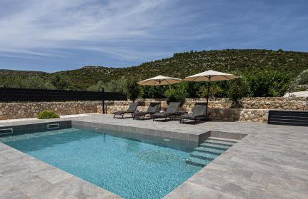 Villa Bosilen with private pool, near Trogir, Split airport, quiet area, family villa - Photo 2
