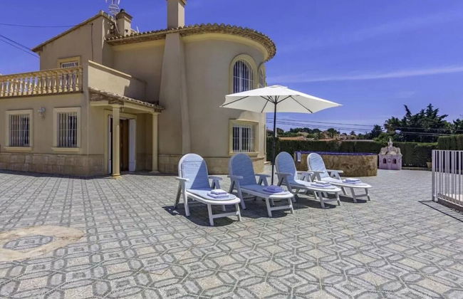 Charming Holiday Home in Calpe With Barbeque - Photo 17