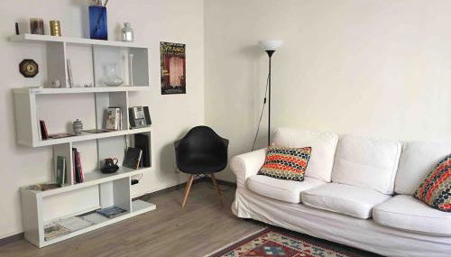 In the center of Modena, Piazza Roma and the Ferrari Museum - Foto 2