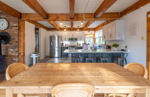 Pool and Screened Deck! Home 2 Mi to Mashpee Commons - Foto 8