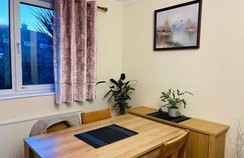 St Ives, King Bed Cosy home, parking, fast Wi Fi - Foto 17