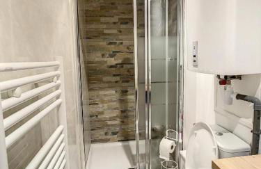 GRAND STUDIO AMIENS GARE TOUT CONFORT WIFI NETFLIX 2PERS - Foto 13