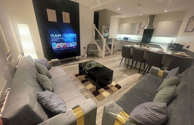 Modern Style in Nottingham City Center - Photo 2