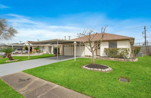 Covered Back Patio Covered Parking Game Room WIFI Smart TV's every room Washer & Dryer - Foto 12