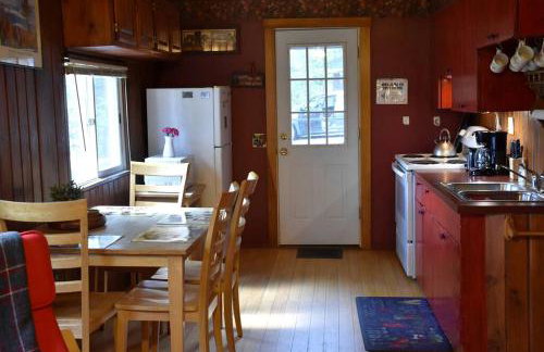 Your Perfect Getaway: Mountain Cabin Retreat with Hot Tub and Fireplace in Lisbon, NH - Foto 5