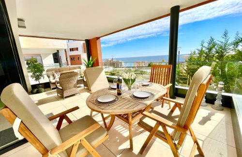 Luxury 3 Bedroom Apartment 300m from the Beach - Photo 14