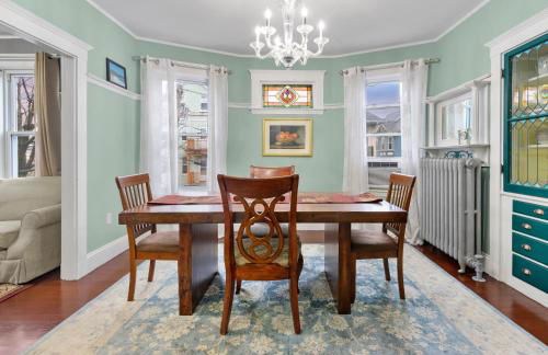 Bright & Spacious 3BR, Mins from Downtown, Easy to Gillette, Parking - Foto 12