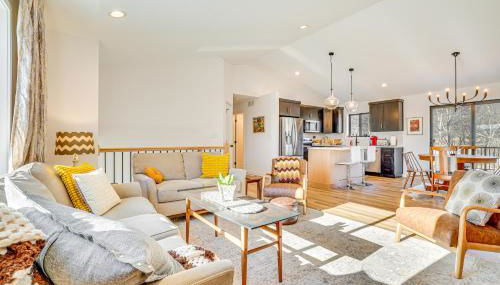 Deck with Forest Views Modern Home in Rochester! - Foto 5