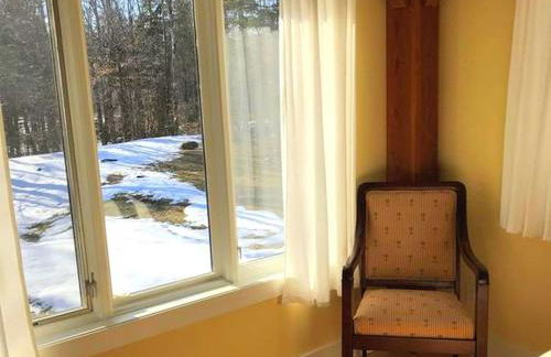 Beautiful Two-Bedroom Cabin Rental Set in the Forests of the Berkshires, Massachusetts - Foto 15