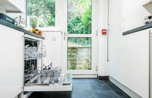 Mayflower 5-Bed Home, Contractors, Family, Harry Porter - Photo 46