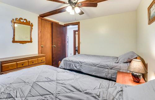 Lake-View Cabin with Furnished Deck in Hadley! - Foto 21