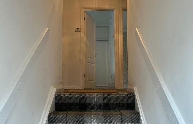 Crynallt Road Apartment - Neath - Photo 14