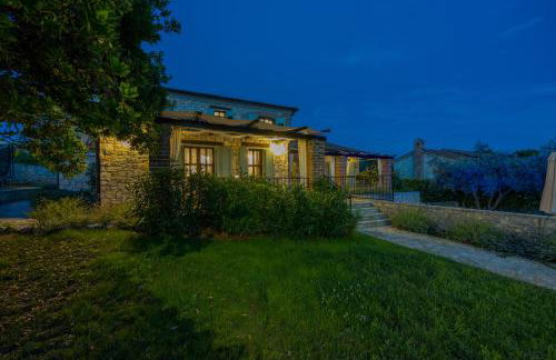 Villa Aryana With Pool - Happy Rentals - Foto 46