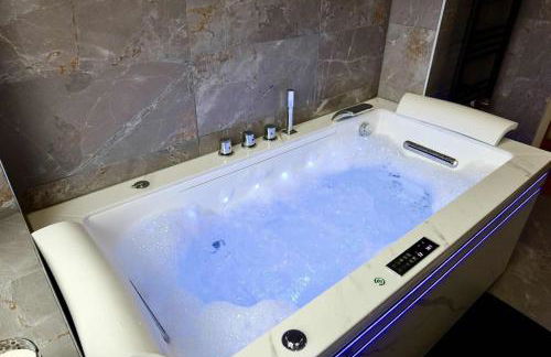 Appartement Cosy avec Balnéo - Tout à pied - Foto 13