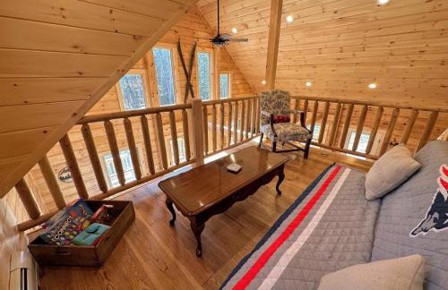 18HA Log home close to Franconia Notch privacy fire pit wifi pool gym passes - Foto 13