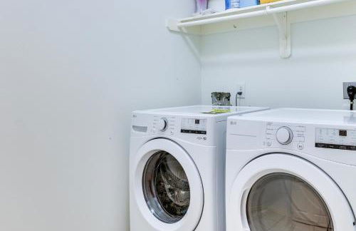 Spacious Sugar Land Home with Yard and Pool Access! - Photo 35