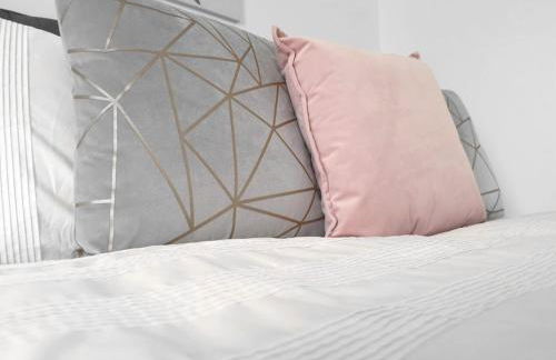 City Access - 3 Beds - Parking - Smart TVs - Foto 11