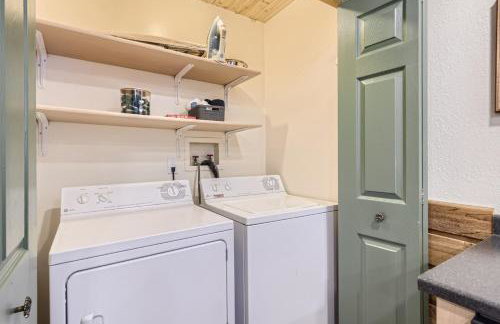 Cozy Wolfcamp Chalet with Hot Tub, Views with Fast Wifi - Foto 8