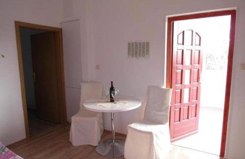 One Bedroom apartment with Terrace - Photo 11