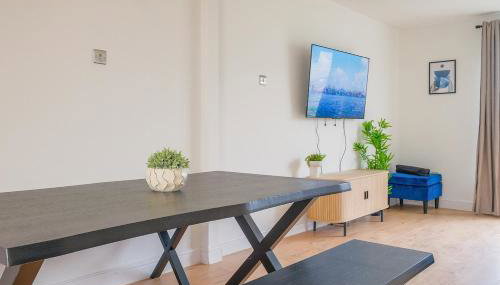 Modern Home with Games Room, Watford - Foto 5