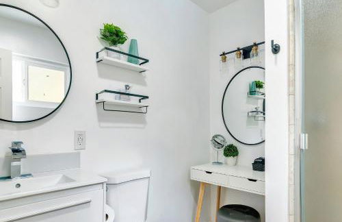 Modern Family Home w/Pool and Hot Tub - Foto 12