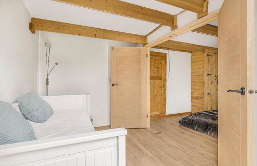 Countryside Cabin on 5 Acres Countryside with Outdoor Firepit, Cinema and converted Stables - Foto 25