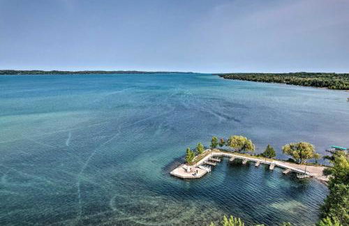 Elegant 1905 Home Steps to Torch Lake and Dtwn - Foto 38