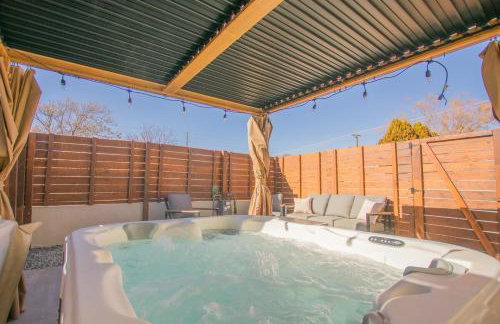 Terracotta Suite at ArnoTriplex! Hot Tub-Close to Downtown-Pet Friendly-No Pet Fee! - Foto 2