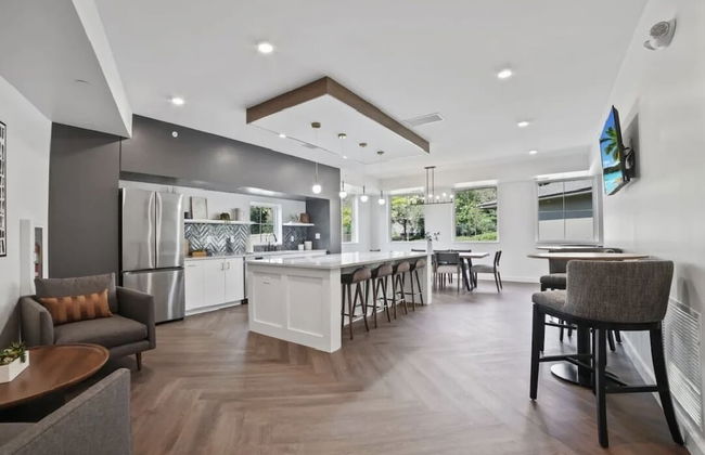 Glamorous 2B2BA with patio views and gym - Foto 29