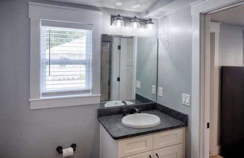 Quaint Cottage with Private Pool-Walk to Everything - Foto 18