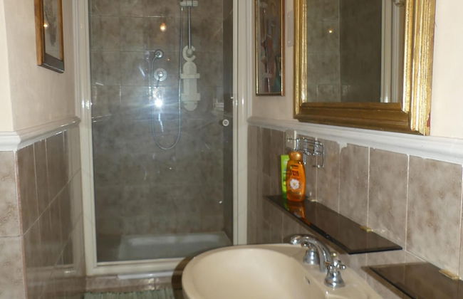 Elegante Appartamento in Villa con Piscina - Foto 16