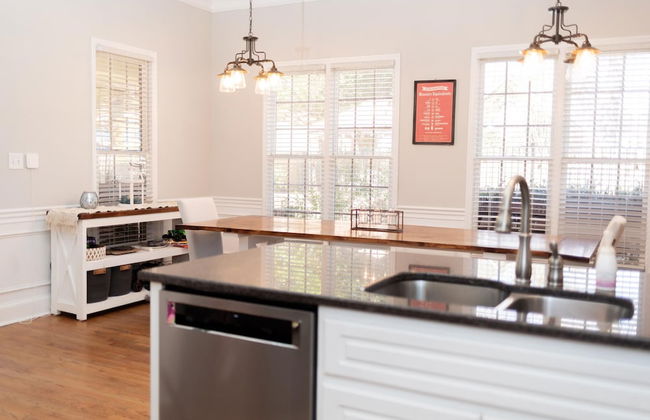 Stately Stradford Home Masters Rental - Foto 5