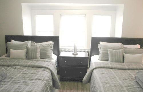 Steps Away From Hospital - 2 Queen Bed - City View - Foto 12