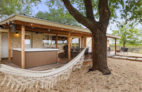 Farm Retreat with Jacuzzi, Fire Pit, Mini Goats, Mini Ponies and Mini Cows - Foto 43