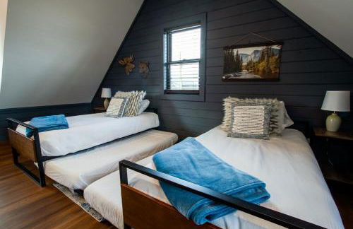 Chalet Amelia Lake View HotTub Fireplace Arcade - Foto 46