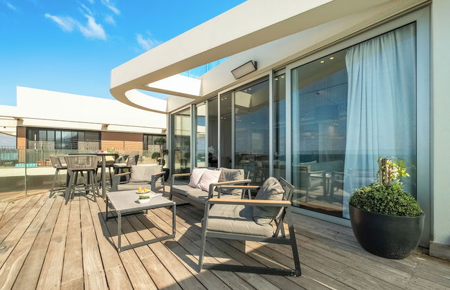 Rooftop Jacuzzi Penthouse by Sea N' Rent - Foto 23