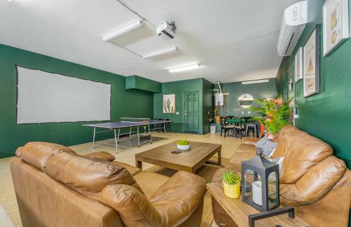 GAMEROOM, King Beds, Movie Projector, Heated Saltwater Pool, Golf and Games! - Foto 6