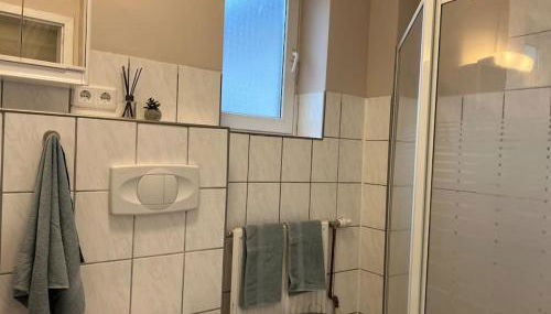 Geräumiges Haus mit viel Platz, Garten und den Parkplätzen - Foto 3