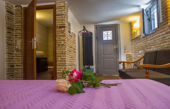 Corinthian Residence - Photo 7